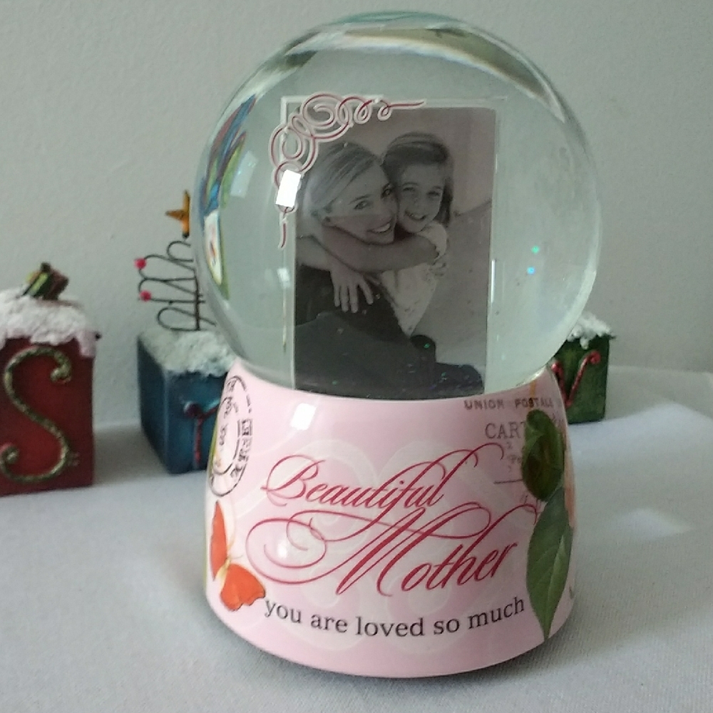 'Beautiful Mother' Snow Globe